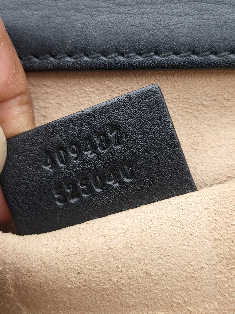 Gucci GG Supreme Monogram Bee Padlock Small Bag Gold Hardware, Auth. w/COA.. - Picture 9 of 15